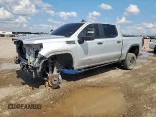 ✅ 2020 GMC Sierra 1500 • VIN: 1GTP8AEF6LZ182779 • Лот: 68669025. Опубликован ранее на Copart с пробегом 110 828 миль. Бесплатный доступ к архиву аукционных продаж из США и подробный отчёт об истории автомобиля на DreamBid. Изображение 1.