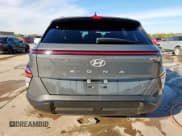 ✅ 2025 Hyundai Kona SEL • VIN: KM8HB3AB9SU312405 • Lot: 90354135. Wystawiony na Copart z przebiegiem 8 373 mil. Bezpłatny archiwum sprzedaży aukcyjnych z USA i szczegółowy raport historii pojazdu na DreamBid. Zdjęcie 6.