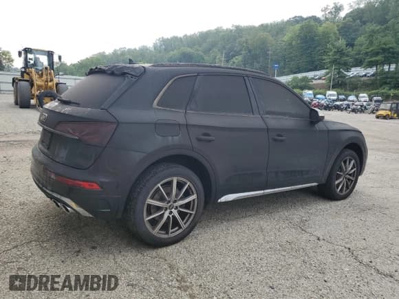 ✅ 2022 Audi SQ5 Premium Plus • VIN: WA1B4AFY2N2092122 • Лот: 66394155. Опубликован ранее на Copart с пробегом 25 888 миль. Бесплатный доступ к архиву аукционных продаж из США и подробный отчёт об истории автомобиля на DreamBid. Изображение 3.