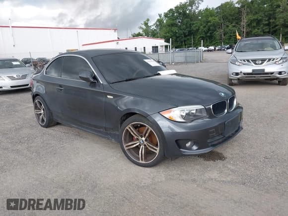 ✅ 2013 BMW 1 Series 128i • VIN: WBAUP9C56DVS95751 • Lot: 42429526. Wystawiony na IAAI z przebiegiem Nie podano. Bezpłatny archiwum sprzedaży aukcyjnych z USA i szczegółowy raport historii pojazdu na DreamBid. Zdjęcie 1.