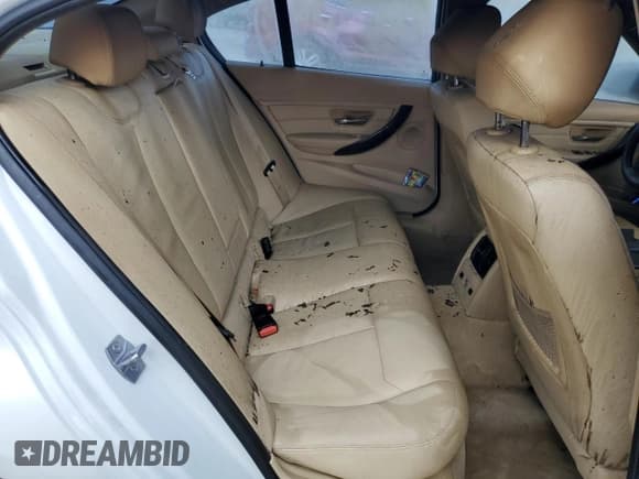 ✅ 2014 BMW 3 Series 328i xDrive • VIN: WBA3B3C55EJ977374 • Lot: 85553465. Wystawiony na Copart z przebiegiem Nie podano. Bezpłatny archiwum sprzedaży aukcyjnych z USA i szczegółowy raport historii pojazdu na DreamBid. Zdjęcie 10.