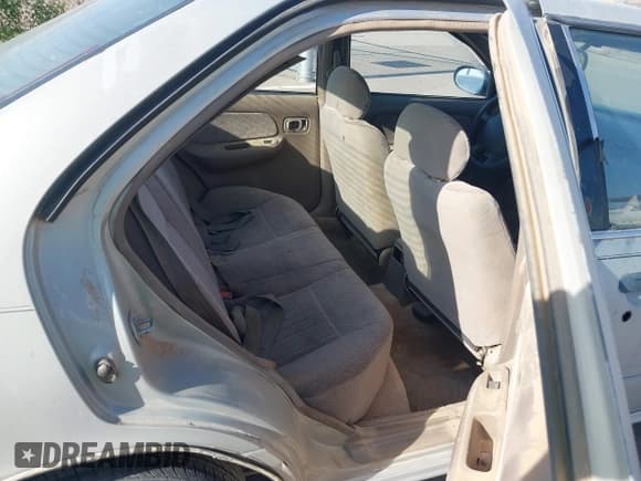 ✅ 1998 Nissan Sentra XE • VIN: 1N4AB41D3WC710739 • Lot: 42283426. Wystawiony na IAAI z przebiegiem 180 392 mil. Bezpłatny archiwum sprzedaży aukcyjnych z USA i szczegółowy raport historii pojazdu na DreamBid. Zdjęcie 8.