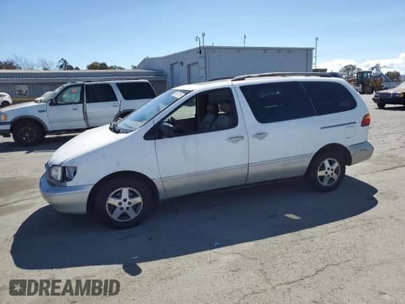 ✅ 1999 Toyota Sienna LE • VIN: 4T3ZF13C6XU157880 • Lot: 72007785. Listed on Copart with 175,608 mi. Free auction sales archive from the USA and detailed vehicle history report at DreamBid. Image 1.