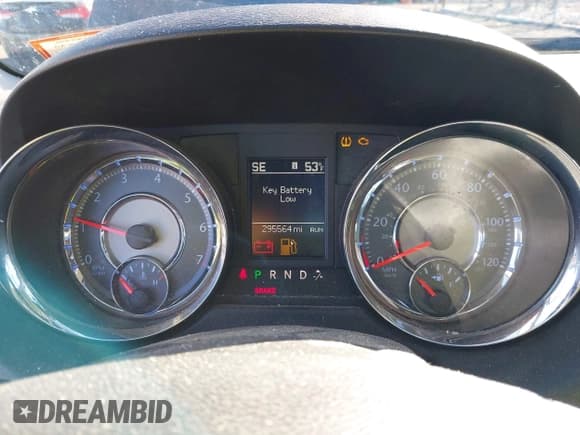 ✅ 2015 Chrysler Town & Country Touring • VIN: 2C4RC1BG3FR572404 • Lot: 43764179. Listed on IAAI with 295,564 mi. Free auction sales archive from the USA and detailed vehicle history report at DreamBid. Image 7.