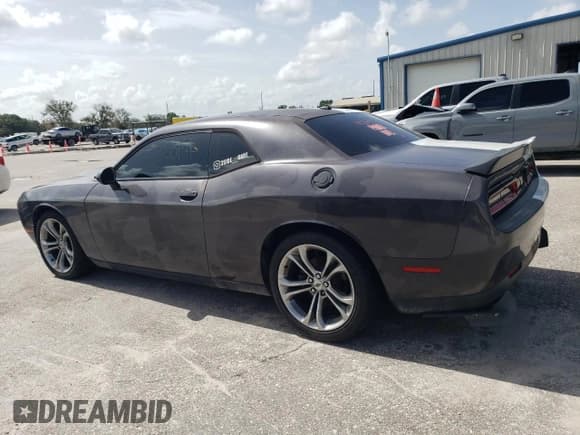 ✅ 2020 Dodge Challenger R/T • VIN: 2C3CDZBTXLH125217 • Lot: 61269614. Wystawiony na Copart z przebiegiem 75 317 mil. Bezpłatny archiwum sprzedaży aukcyjnych z USA i szczegółowy raport historii pojazdu na DreamBid. Zdjęcie 2.