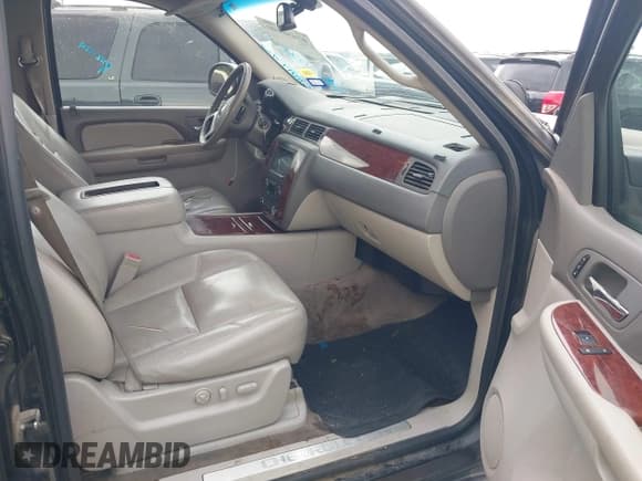 ✅ 2009 Chevrolet Tahoe LTZ • VIN: 1GNFC33J09R184315 • Lot: 42656000. Listed on IAAI with 216,835 mi. Free auction sales archive from the USA and detailed vehicle history report at DreamBid. Image 5.