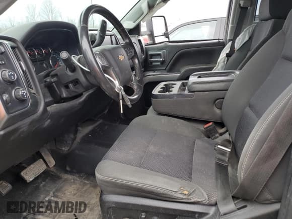 ✅ 2018 Chevrolet Silverado 2500HD LT • VIN: 1GC1KVEG8JF190582 • Lot: 47022945. Wystawiony na Copart z przebiegiem 220 138 mil. Bezpłatny archiwum sprzedaży aukcyjnych z USA i szczegółowy raport historii pojazdu na DreamBid. Zdjęcie 7.