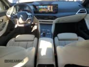 ✅ 2025 BMW 3 Series 330i xDrive • VIN: 3MW89CW00S8E95257 • Lot: 93047745. Wystawiony na Copart z przebiegiem 1 698 mil. Bezpłatny archiwum sprzedaży aukcyjnych z USA i szczegółowy raport historii pojazdu na DreamBid. Zdjęcie 8.