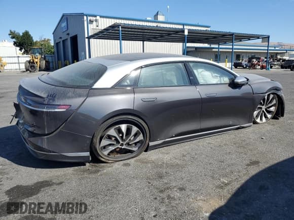 ✅ 2022 Lucid Air Grand Touring • VIN: 50EA1GBA2NA002586 • Lot: 70090374. Wystawiony na Copart z przebiegiem Nie podano. Bezpłatny archiwum sprzedaży aukcyjnych z USA i szczegółowy raport historii pojazdu na DreamBid. Zdjęcie 3.