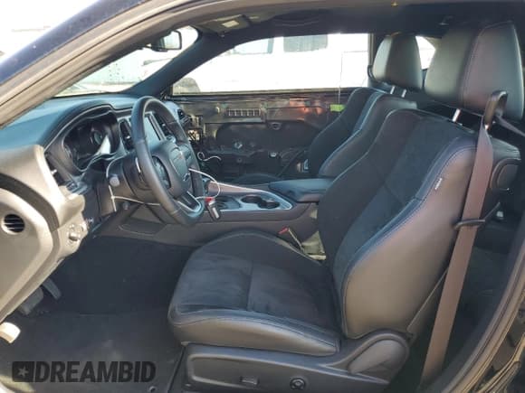 ✅ 2021 Dodge Challenger GT • VIN: 2C3CDZJG7MH635353 • Lot: 64858213. Wystawiony na Copart z przebiegiem 3 904 mil. Bezpłatny archiwum sprzedaży aukcyjnych z USA i szczegółowy raport historii pojazdu na DreamBid. Zdjęcie 7.