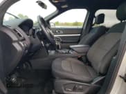 ✅ 2017 Ford Explorer XLT • VIN: 1FM5K8D8XHGD37787 • Lot: 55791645. Wystawiony na Copart z przebiegiem 92 896 mil. Bezpłatny archiwum sprzedaży aukcyjnych z USA i szczegółowy raport historii pojazdu na DreamBid. Zdjęcie 7.