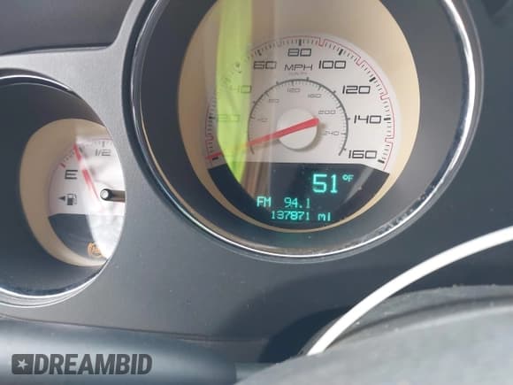 ✅ 2013 Dodge Challenger R/T • VIN: 2C3CDYBTXDH562338 • Lot: 41377124. Wystawiony na IAAI z przebiegiem 137 871 mil. Bezpłatny archiwum sprzedaży aukcyjnych z USA i szczegółowy raport historii pojazdu na DreamBid. Zdjęcie 7.