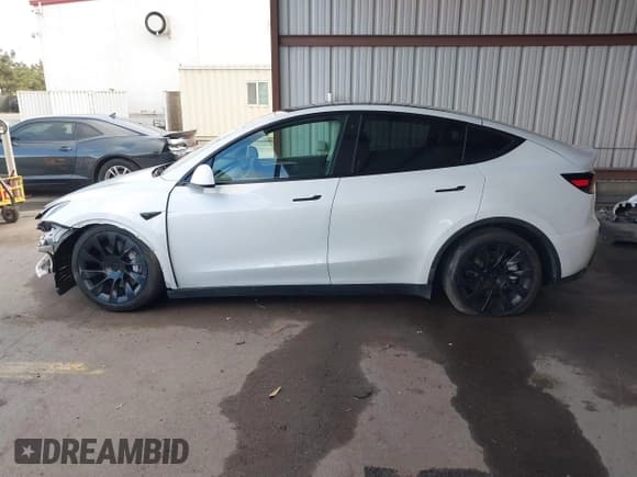✅ 2023 Tesla Model Y Long Range • VIN: 7SAYGAEE0PF787216 • Lot: 41589954. Listed on IAAI with 17,985 mi. Free auction sales archive from the USA and detailed vehicle history report at DreamBid. Image 15.