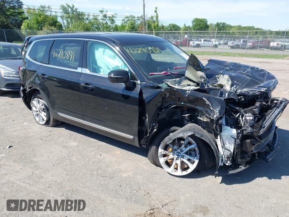 ✅ 2021 Kia Telluride LX • VIN: 5XYP2DHC1MG106777 • Lot: 42290891. Wystawiony na IAAI z przebiegiem 82 548 mil. Bezpłatny archiwum sprzedaży aukcyjnych z USA i szczegółowy raport historii pojazdu na DreamBid. Zdjęcie 1.