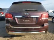 ✅ 2013 Kia Sorento SX • VIN: 5XYKWDA28DG358154 • Лот: 91396925. Опубликован ранее на Copart с пробегом 113 509 миль. Бесплатный доступ к архиву аукционных продаж из США и подробный отчёт об истории автомобиля на DreamBid. Изображение 6.