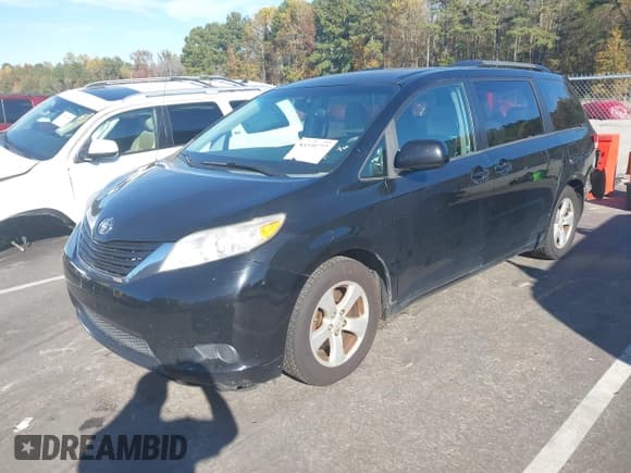 ✅ 2014 Toyota Sienna LE AAS • VIN: 5TDKK3DC9ES494758 • Лот: 43595777. Опубликован ранее на IAAI с пробегом 159 643 миль. Бесплатный доступ к архиву аукционных продаж из США и подробный отчёт об истории автомобиля на DreamBid. Изображение 17.