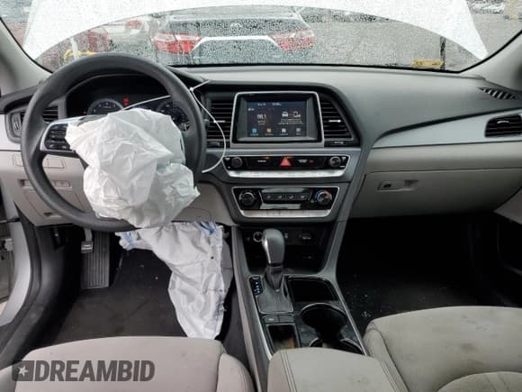 ✅ 2018 Hyundai Sonata SE • VIN: 5NPE24AF3JH668812 • Лот: 68948682. Опубликован ранее на Copart с пробегом 60 128 миль. Бесплатный доступ к архиву аукционных продаж из США и подробный отчёт об истории автомобиля на DreamBid. Изображение 8.