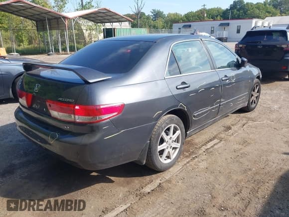 ✅ 2004 Honda Accord LX • VIN: 1HGCM56324A179028 • Lot: 43219040. Wystawiony na IAAI z przebiegiem 207 474 mil. Bezpłatny archiwum sprzedaży aukcyjnych z USA i szczegółowy raport historii pojazdu na DreamBid. Zdjęcie 4.