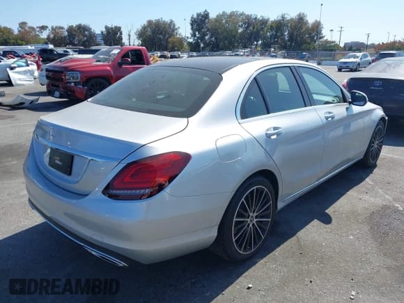 ✅ 2021 Mercedes-Benz C 300 • VIN: W1KWF8DB0MR634709 • Лот: 42304249. Опубликован ранее на IAAI с пробегом Не указан. Бесплатный доступ к архиву аукционных продаж из США и подробный отчёт об истории автомобиля на DreamBid. Изображение 4.