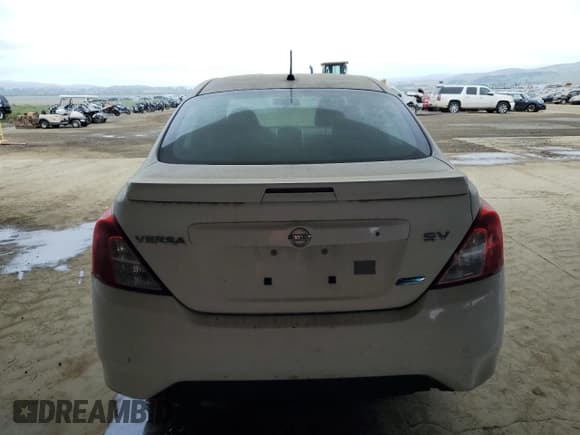 ✅ 2015 Nissan Versa SV • VIN: 3N1CN7AP5FL898483 • Lot: 53100565. Wystawiony na Copart z przebiegiem 173 488 mil. Bezpłatny archiwum sprzedaży aukcyjnych z USA i szczegółowy raport historii pojazdu na DreamBid. Zdjęcie 6.