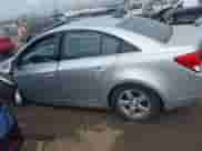 2015 Chevrolet Cruze LT z VIN 1G1PC5SB1F7172502, wystawiony jako IAAI lot #43353575 z przebiegiem 151 816 mil mil oraz . Historia ofert i sprzedaży dostępna na DreamBid. Obrazek 14.