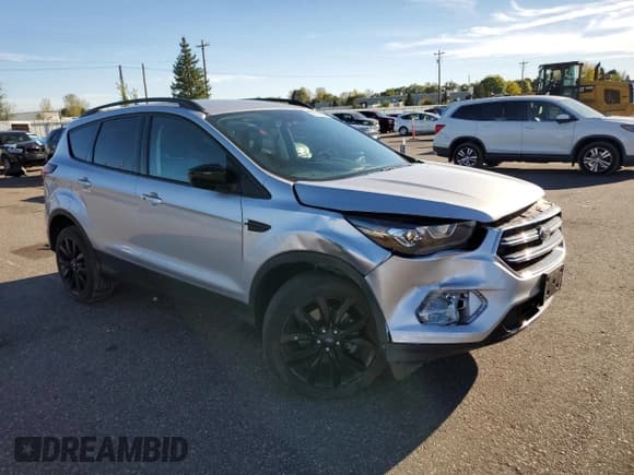 ✅ 2019 Ford Escape SE • VIN: 1FMCU9GD8KUB28055 • Lot: 86236225. Wystawiony na Copart z przebiegiem 45 158 mil. Bezpłatny archiwum sprzedaży aukcyjnych z USA i szczegółowy raport historii pojazdu na DreamBid. Zdjęcie 4.