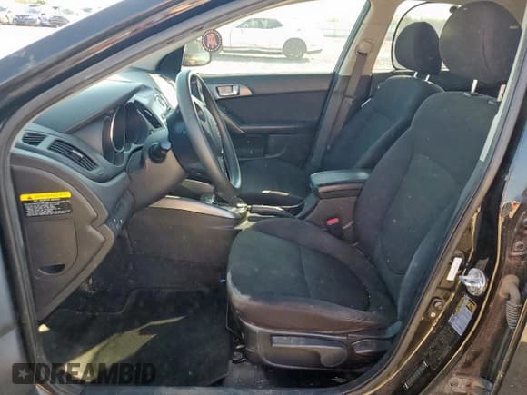 ✅ 2013 Kia Forte EX • VIN: KNAFU4A22D5732416 • Lot: 91218635. Wystawiony na Copart z przebiegiem 143 330 mil. Bezpłatny archiwum sprzedaży aukcyjnych z USA i szczegółowy raport historii pojazdu na DreamBid. Zdjęcie 7.