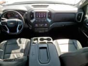 ✅ 2019 Chevrolet Silverado 1500 LT • VIN: 1GCRWCED1KZ190697 • Lot: 50096555. Wystawiony na Copart z przebiegiem 110 693 mil. Bezpłatny archiwum sprzedaży aukcyjnych z USA i szczegółowy raport historii pojazdu na DreamBid. Zdjęcie 8.