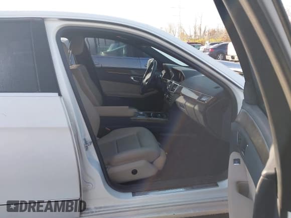 ✅ 2010 Mercedes-Benz E 350 Sport • VIN: WDDHF8HB9AA066246 • Lot: 43770743. Listed on IAAI with 130,753 mi. Free auction sales archive from the USA and detailed vehicle history report at DreamBid. Image 5.