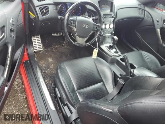 ✅ 2015 Hyundai Genesis Coupe Ultimate • VIN: KMHHU6KJ6FU121872 • Лот: 86095314. Опубликован ранее на Copart с пробегом 133 801 миль. Бесплатный доступ к архиву аукционных продаж из США и подробный отчёт об истории автомобиля на DreamBid. Изображение 8.