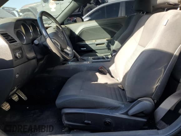 ✅ 2013 Dodge Challenger R/T Plus • VIN: 2C3CDYBT8DH653530 • Lot: 72998854. Wystawiony na Copart z przebiegiem 119 331 mil. Bezpłatny archiwum sprzedaży aukcyjnych z USA i szczegółowy raport historii pojazdu na DreamBid. Zdjęcie 7.