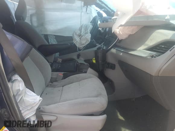 ✅ 2019 Toyota Sienna LE Auto Access Seat • VIN: 5TDKZ3DC5KS001701 • Lot: 61784365. Listed on Copart with Not provided. Free auction sales archive from the USA and detailed vehicle history report at DreamBid. Image 7.