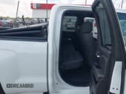 ✅ 2019 Chevrolet Silverado 1500 LT • VIN: 2GCRCPEC2K1146787 • Lot: 43125554. Wystawiony na IAAI z przebiegiem 102 604 mil. Bezpłatny archiwum sprzedaży aukcyjnych z USA i szczegółowy raport historii pojazdu na DreamBid. Zdjęcie 8.