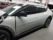 ✅ 2022 Kia EV6 Wind • VIN: KNDC34LA8N5056956 • Lot: 42441738. Wystawiony na IAAI z przebiegiem 39 319 mil. Bezpłatny archiwum sprzedaży aukcyjnych z USA i szczegółowy raport historii pojazdu na DreamBid. Zdjęcie 15.