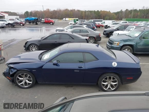 ✅ 2015 Dodge Challenger SXT Plus • VIN: 2C3CDZBG0FH719001 • Lot: 43750836. Wystawiony na IAAI z przebiegiem 78 492 mil. Bezpłatny archiwum sprzedaży aukcyjnych z USA i szczegółowy raport historii pojazdu na DreamBid. Zdjęcie 14.