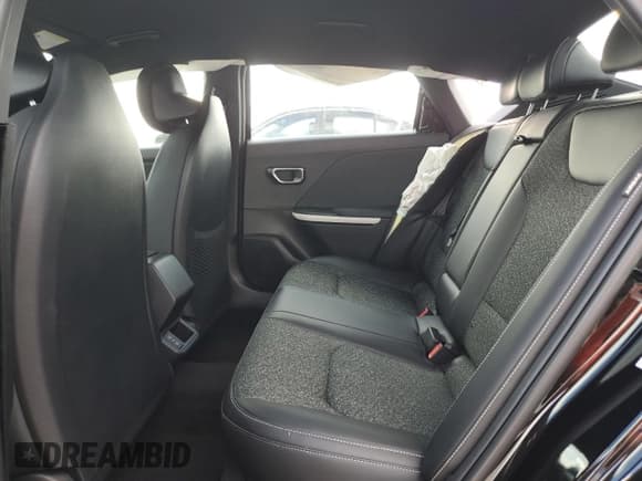 ✅ 2025 Kia K4 GT-Line • VIN: 3KPFW4DE6SE150808 • Lot: 65507405. Wystawiony na Copart z przebiegiem 963 mil. Bezpłatny archiwum sprzedaży aukcyjnych z USA i szczegółowy raport historii pojazdu na DreamBid. Zdjęcie 10.