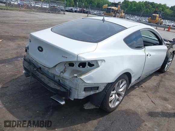 ✅ 2013 Hyundai Genesis Coupe Premium • VIN: KMHHT6KD1DU090069 • Lot: 42094630. Wystawiony na IAAI z przebiegiem 86 294 mil. Bezpłatny archiwum sprzedaży aukcyjnych z USA i szczegółowy raport historii pojazdu na DreamBid. Zdjęcie 4.