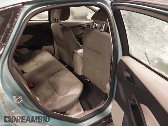 ✅ 2012 Ford Focus SE • VIN: 1FAHP3F2XCL409317 • Lot: 43889642. Wystawiony na IAAI z przebiegiem 183 023 mil. Bezpłatny archiwum sprzedaży aukcyjnych z USA i szczegółowy raport historii pojazdu na DreamBid. Zdjęcie 8.