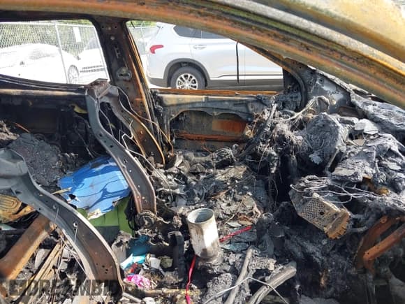 ✅ 2018 Hyundai Santa Fe 2.4L • VIN: 5NMZUDLB3JH059478 • Лот: 42595033. Опубликован ранее на IAAI с пробегом Не указан. Бесплатный доступ к архиву аукционных продаж из США и подробный отчёт об истории автомобиля на DreamBid. Изображение 5.