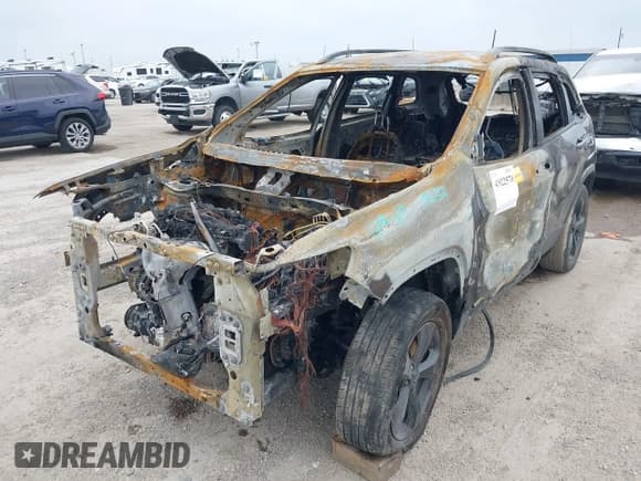 ✅ 2023 Jeep Cherokee Altitude Lux • VIN: 1C4PJMMB9PD102947 • Lot: 41922570. Wystawiony na IAAI z przebiegiem Nie podano. Bezpłatny archiwum sprzedaży aukcyjnych z USA i szczegółowy raport historii pojazdu na DreamBid. Zdjęcie 6.