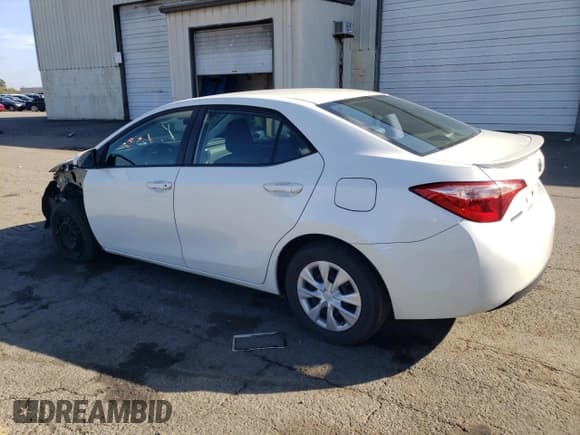 ✅ 2018 Toyota Corolla LE Eco • VIN: 5YFBPRHE2JP835680 • Лот: 82576365. Опубликован ранее на Copart с пробегом 137 573 миль. Бесплатный доступ к архиву аукционных продаж из США и подробный отчёт об истории автомобиля на DreamBid. Изображение 2.