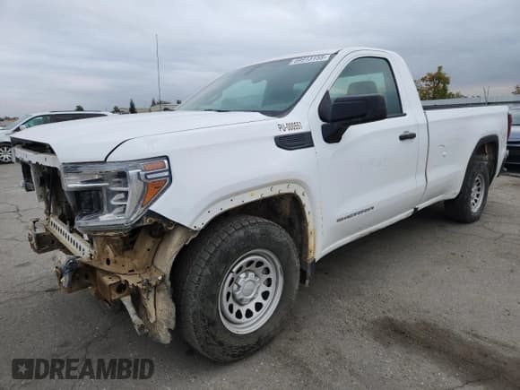 ✅ 2019 GMC Sierra 1500 • VIN: 3GTN8AEHXKG275473 • Лот: 89913155. Опубликован ранее на Copart с пробегом 97 869 миль. Бесплатный доступ к архиву аукционных продаж из США и подробный отчёт об истории автомобиля на DreamBid. Изображение 1.