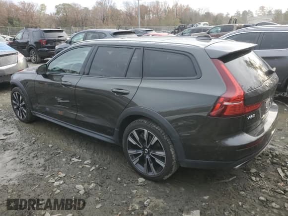 ✅ 2021 Volvo V60 • VIN: YV4102WK9M1067802 • Лот: 80682044. Опубликован ранее на Copart с пробегом 30 854 миль. Бесплатный доступ к архиву аукционных продаж из США и подробный отчёт об истории автомобиля на DreamBid. Изображение 2.