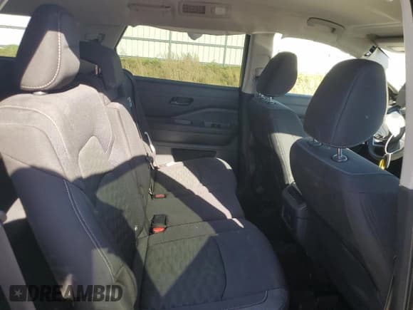 ✅ 2024 Nissan Pathfinder S • VIN: 5N1DR3AC0RC248371 • Lot: 84772185. Wystawiony na Copart z przebiegiem 7 772 mil. Bezpłatny archiwum sprzedaży aukcyjnych z USA i szczegółowy raport historii pojazdu na DreamBid. Zdjęcie 11.