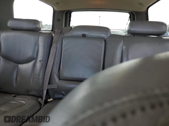 ✅ 2003 Chevrolet Suburban Z71 • VIN: 3GNFK16T03G272082 • Lot: 91403605. Listed on Copart with 322,082 mi. Free auction sales archive from the USA and detailed vehicle history report at DreamBid. Image 10.