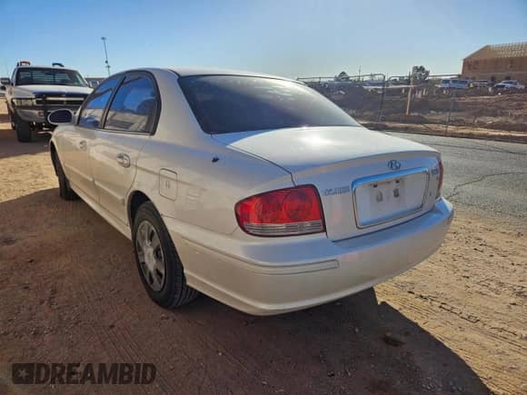 2004 Hyundai Sonata with VIN KMHWF25H54A044915, listed as a Copart auction lot 42796205 with 191,708 mi miles and Clean title. Bid and sale history available at DreamBid. Image 3.