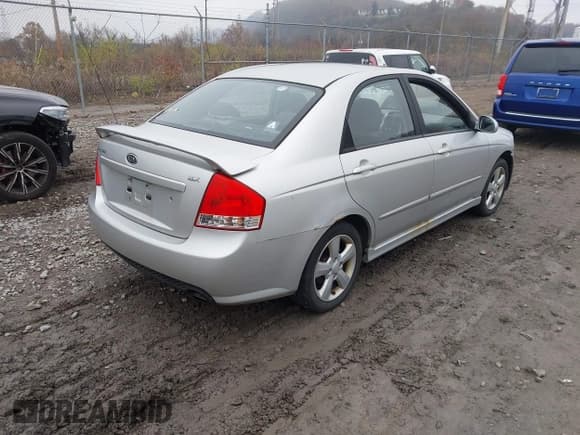 ✅ 2009 Kia Spectra EX • VIN: KNAFE222095027380 • Lot: 43730880. Listed on IAAI with 200,112 mi. Free auction sales archive from the USA and detailed vehicle history report at DreamBid. Image 4.