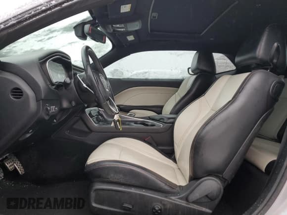 ✅ 2015 Dodge Challenger R/T Plus • VIN: 2C3CDZBTXFH834962 • Lot: 38189534. Wystawiony na Copart z przebiegiem 86 229 mil. Bezpłatny archiwum sprzedaży aukcyjnych z USA i szczegółowy raport historii pojazdu na DreamBid. Zdjęcie 7.