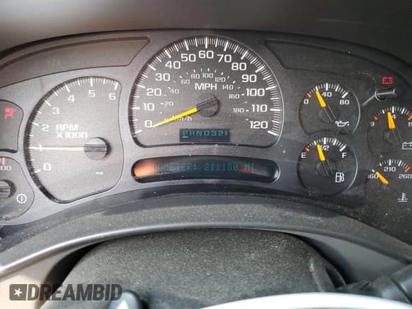 ✅ 2003 Chevrolet Silverado 2500HD LS • VIN: 1GCHC29U63E131856 • Лот: 60167815. Опубликован ранее на Copart с пробегом 211 180 миль. Бесплатный доступ к архиву аукционных продаж из США и подробный отчёт об истории автомобиля на DreamBid. Изображение 9.