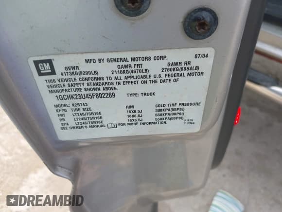 ✅ 2005 Chevrolet Silverado 2500HD LS • VIN: 1GCHK23U45F802269 • Lot: 42793768. Wystawiony na IAAI z przebiegiem 131 588 mil. Bezpłatny archiwum sprzedaży aukcyjnych z USA i szczegółowy raport historii pojazdu na DreamBid. Zdjęcie 9.